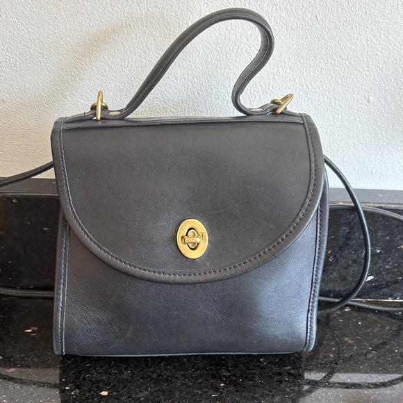 COACH Regina vintage Bag #4144 black
Leather 90s Crossbody and Top Handle - Picture 1 of 11